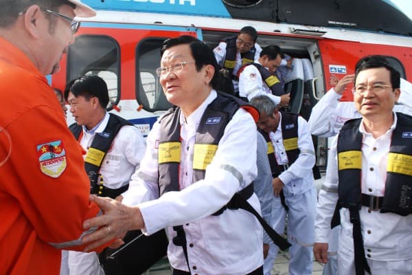 tham nguoi lao dong khi vua buoc xuong san bay